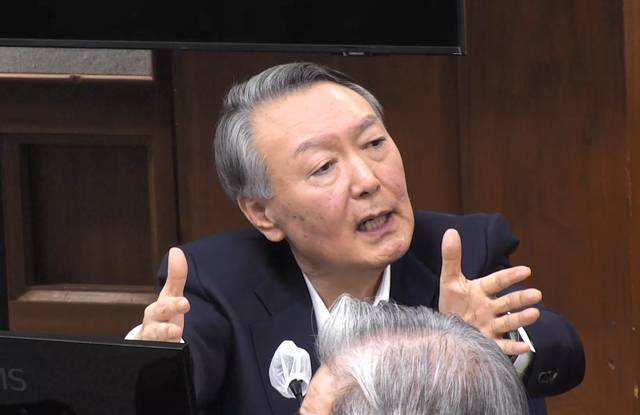 12·3 비상계엄 관련 내란 우두머리 혐의로 기소된 윤석열 전 대통령이 지난 1월 13일 서울 서초구 서울중앙지방법원 417호 형사대법정에서 열린 내란 우두머리 혐의 결심공판에서 최후진술하고 있다. [서울중앙지법 제공·연합뉴스]