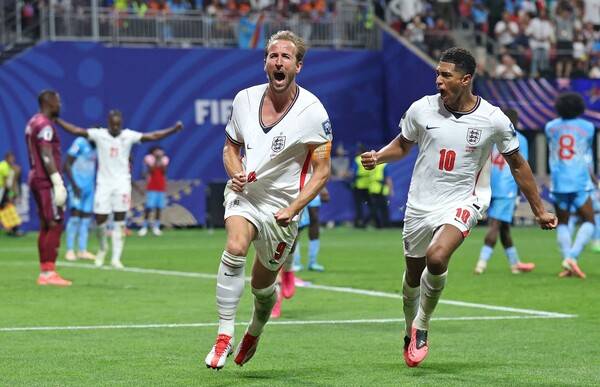 해리 케인이 2일(한국시각) 열린 2026 북중미 월드컵 32강전 콩고민주공화국과 경기에서 득점한 뒤 기뻐하고 있다. 애틀랜타/AFP 연합뉴스