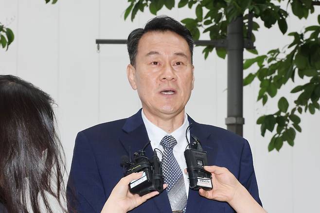 내란 중요임무종사 등 혐의로 수사받고 있는 김명수 전 합동참모본부 의장이 지난 5월 27일 경기도 과천 2차 종합특검 사무실에 출석하던 중 발언하고 있다. 연합뉴스