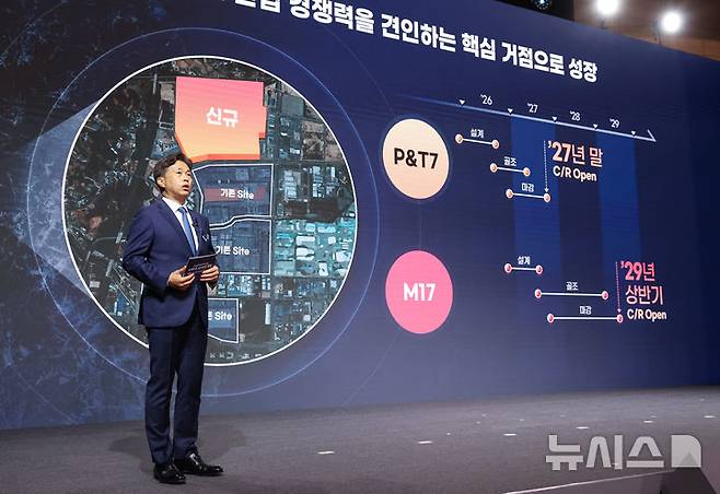 [아산=뉴시스] 최동준 기자 = 곽노정 SK하이닉스 대표이사가 2일 충남 아산시에서 열린 이재명 대통령 주재 충청권  첨단산업 발전비전 국민보고회에서 투자 계획을 발표하고 있다. 2026.07.02. photocdj@newsis.com