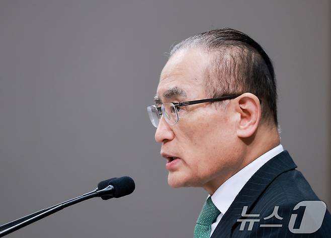 위성락 국가안보실장이 3일 청와대 춘추관에서 이재명 대통령의 북대서양조약기구(NATO·나토) 정상회의 및 몽골 국빈 방문 일정을 브리핑 하고 있다. (청와대통신사진기자단) 2026.7.3 ⓒ 뉴스1 허경 기자