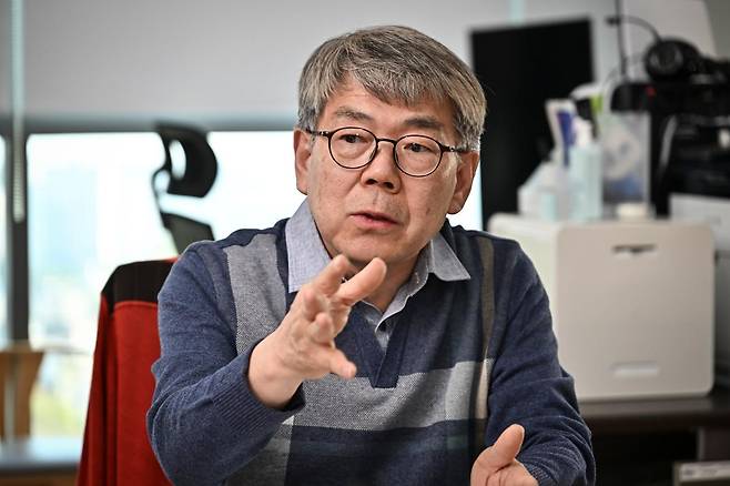 석창원 융합인재교육원장이 4월 15일 대구경북과학기술원 원장실에서 본보와 인터뷰하고 있다. 대구=정다빈 기자
