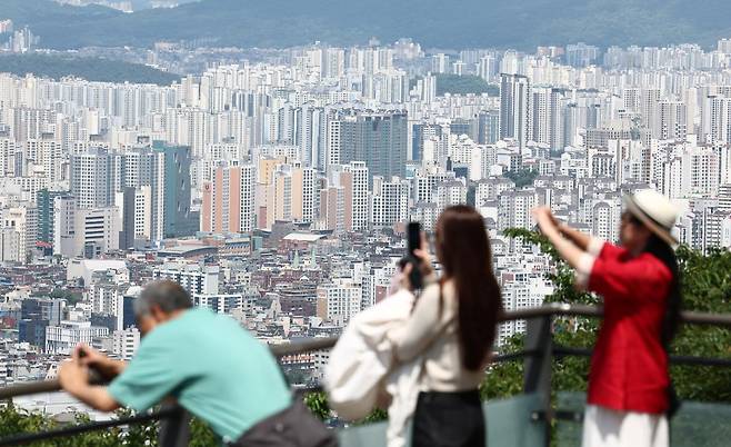서울 남산에서 바라본 서울 시내 아파트 모습. 뉴스1