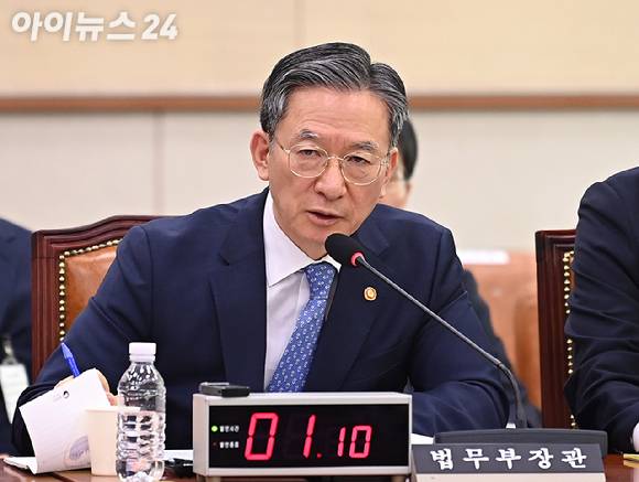 정성호 법무부 장관이 3일 서울 여의도 국회에서 열린 윤석열 정권 정치검찰 조작기소 의혹사건 진상규명 국정조사 특별위원회 전체회의에서 질의에 답변하고 있다. [사진=곽영래 기자]