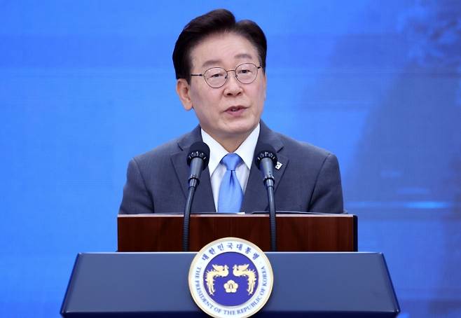 ▲이재명 대통령이 3일 경남 진주시에서 열린 영남권 첨단산업 발전비전 국민보고회에서 축사를 하고 있다[연합뉴스]
