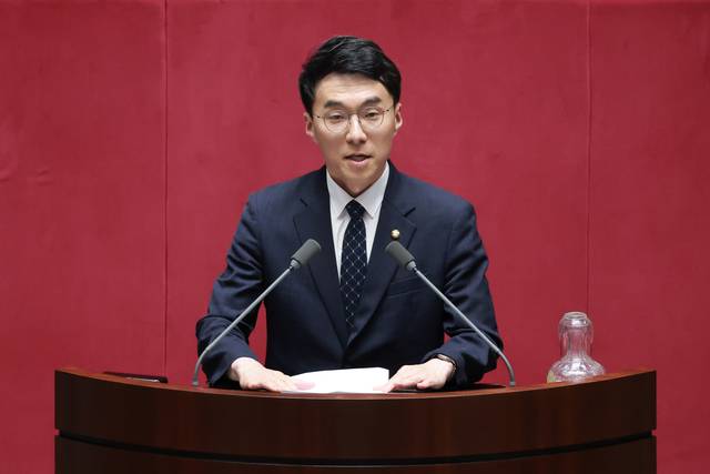 김남국 더불어민주당 의원이 지난 6월 5일 국회에서 22대 국회 후반기 의장단을 선출하기 위해 열린 본회의에서 인사말하고 있다. 연합뉴스