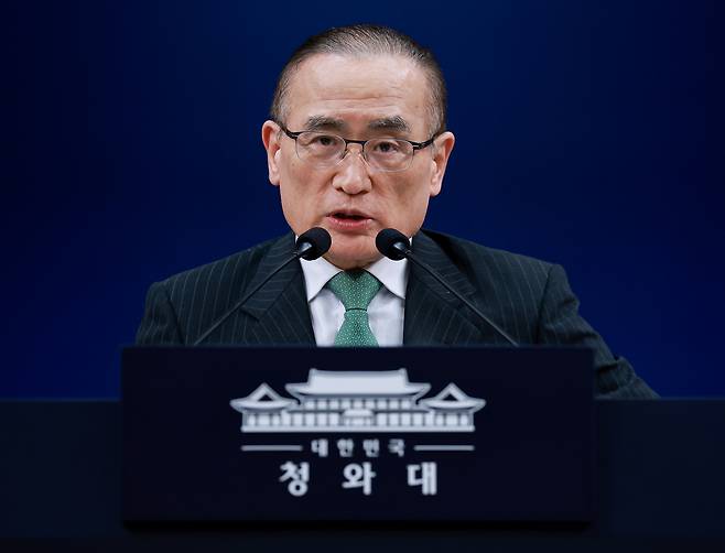 위성락 국가안보실장이 3일 청와대 춘추관 기자회견장에서 이재명 대통령의 북대서양조약기구(NATO·나토) 정상회의 참석 및 몽골 국빈 방문 관련 사전 브리핑을 하고 있다. [연합]