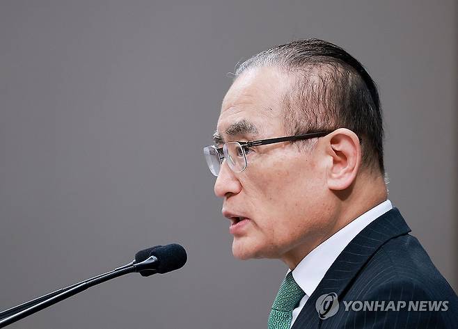 위성락 국가안보실장 (서울=연합뉴스) 김도훈 기자 = 위성락 국가안보실장이 3일 청와대 춘추관 기자회견장에서 이재명 대통령의 북대서양조약기구(NATO·나토) 정상회의 참석 및 몽골 국빈 방문 관련 사전 브리핑을 하고 있다. 2026.7.3 superdoo82@yna.co.kr