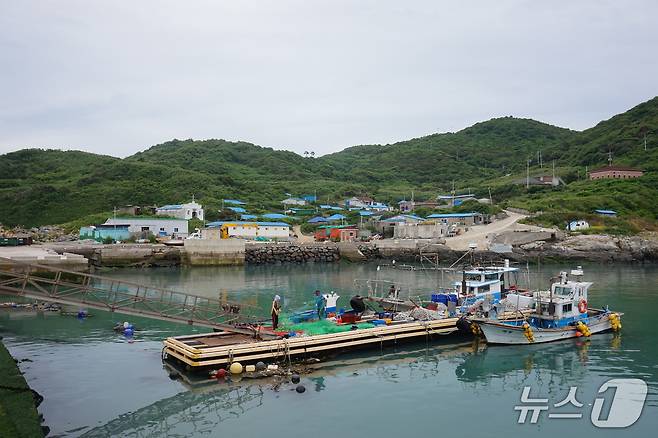 선착장에서 본 맹골 마을 풍경. 2026.7.3 뉴스1 ⓒ News1 조영석 기자