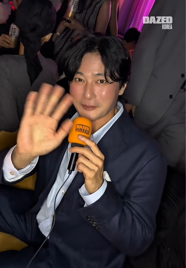 Actor Jang Dong-gun attended a launch event for a liquor brand alongside his wife, Ko So-young, and appeared softer and younger than before. In a video released by Dazed Korea, Jang Dong-gun appeared wearing a navy suit and sporting a bright expression, capturing the publics attention.In the video, Jang Dong-gun displayed a noticeably more youthful appearance, with a healthy glow and fuller cheeks. Netizens who saw the footage reacted positively to his changed vibe, praising his youthful looks.Jang Dong-gun is set to star in Tropical Night, his next project following last years film An Ordinary Family. He married Ko So-young in 2010, and the couple has a son and a daughter.