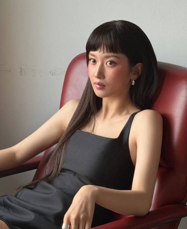 After transferring to Fantagio, actress Moon Ga-young shared recent photos showcasing her diverse charms on her social media. In the photos, Moon Ga-young perfectly pulled off a range of looks—from a purple dress to white and black dresses—exuding both a fresh, innocent charm and a captivating allure.On the 3rd, Fantagio officially announced the signing of an exclusive contract with Moon Ga-young. Moon Ga-young has garnered immense public affection through her appearances in various productions, including *The Goddess Descends*, *That Guy Is a Black Dragon*, and *Seocho-dong*. With this agency move, many fans are eagerly anticipating her future endeavors.