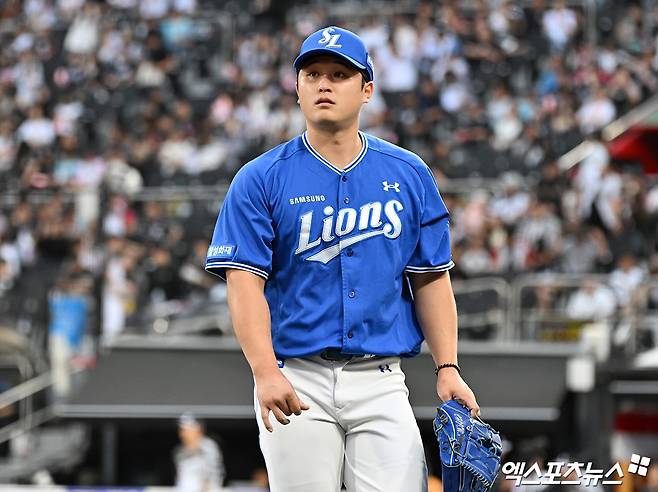 9일 오후 수원KT위즈파크에서 열린 '2026 신한 SOL Bank KBO리그' 삼성 라이온즈와 KT 위즈의 경기, 2회말 수비를 마친 삼성 최원태가 더그아웃으로 향하고 있다. 엑스포츠뉴스 DB