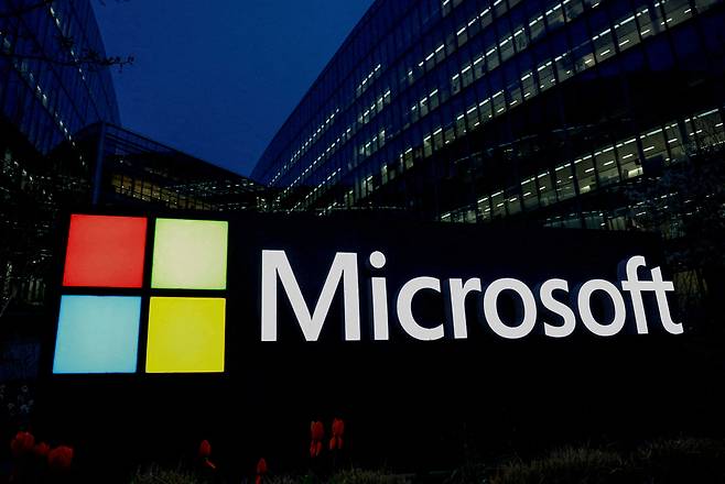<YONHAP PHOTO-0080> FILE PHOTO: A view shows a Microsoft logo at Microsoft offices in Issy-les-Moulineaux near Paris, France, March 25, 2024. REUTERS/Gonzalo Fuentes/File Photo/2026-06-16 00:14:38/<저작권자 ⓒ 1980-2026 ㈜연합뉴스. 무단 전재 재배포 금지, AI 학습 및 활용 금지>