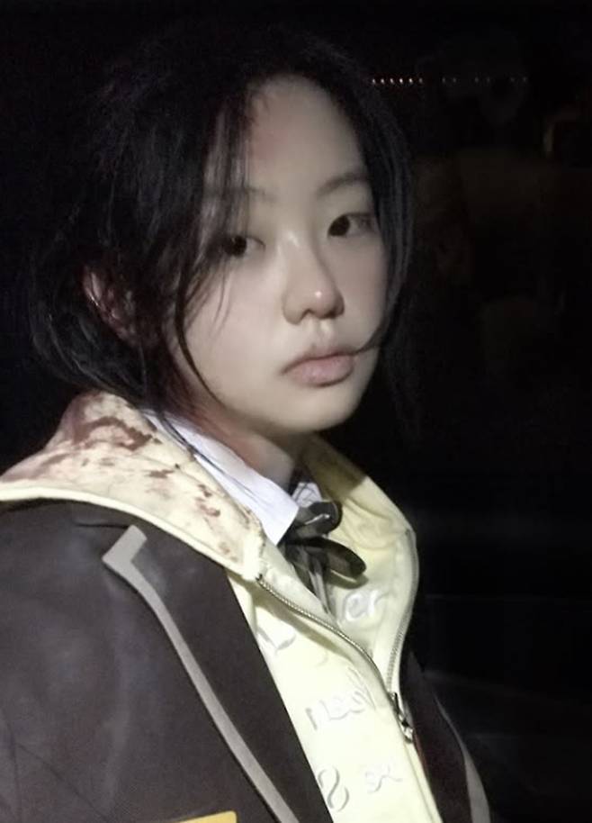 Actress Seo Su-min shared photos from the set of the SBS Friday-Saturday drama *Manager Kim* on her personal social media channel, showing how deeply she has immersed herself in her character, Kim Min-ji. Seo Su-min drew attention by sharing behind-the-scenes glimpses of the filming while expressing feelings of guilt and affection toward her character.In the fourth episode of Manager Kim, which aired on the 4th, a plot twist unfolded as Kim Min-ji—Manager Kims daughter, who was believed to be dead—regained consciousness and attempted to escape. In the drama, Kim Min-ji went missing after a conflict with her father over a false accusation of school bullying, but the revelation that she was alive heightened the dramas tension.Seo Su-min, who made her official acting debut through Director Kim, plays the role of Kim Min-ji, the daughter of Director Kim (played by So Ji-sub), and is proving her presence with steady acting. In the released photos, Seo Su-min, wearing a school uniform and focused on filming, vividly conveyed her characters emotions.
