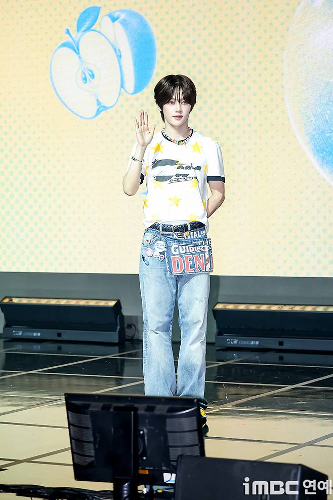 A-Yang, a member of VAYONN, posed for photos at the debut showcase celebrating the release of the groups first EP, Youth Today, held on the 6th at the Dongyang Life Hall in the NOL Theater in Hapjeong, Mapo-gu, Seoul. On this day, the members of VAYONN donned summer-themed outfits and showcased their refreshing charm, signaling the official start of their promotional activities.VAYONN, a group consisting of Masato, Sen, Jinwi, Ayang, Teru, and Mano, plans to showcase a diverse range of musical styles through this debut album. They plan to continue their active promotions with the pre-release track Watta Day and the title track MUAH!