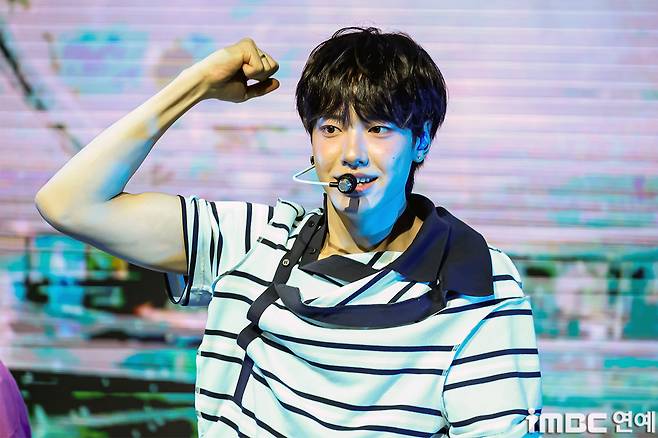 The group VAYONN took the stage at their debut showcase celebrating the release of their first EP, Youth Today, held on the 6th at the NOL Theaters Dongyang Life Hall in Mapo-gu, Seoul. On that day, members Masato, Sen, Jinwi, Ayang, Teru, and Mano took the stage in summery outfits, exuding a refreshing charm.Through this promotional run, VAYONN will kick off their full-fledged debut by presenting the pre-release track Watta Day and the title track MUAH!