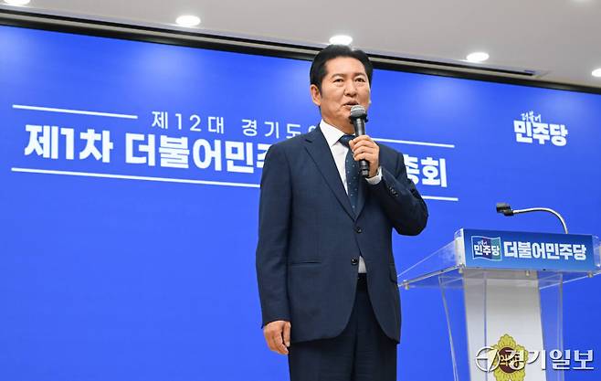 더불어민주당 정청래 전 대표가 6일 오후 경기도의회 대회의실에서 열린 '제12대 도의회 제1차 민주당 의원 총회'에서 인사말을 하고 있다. 윤원규기자