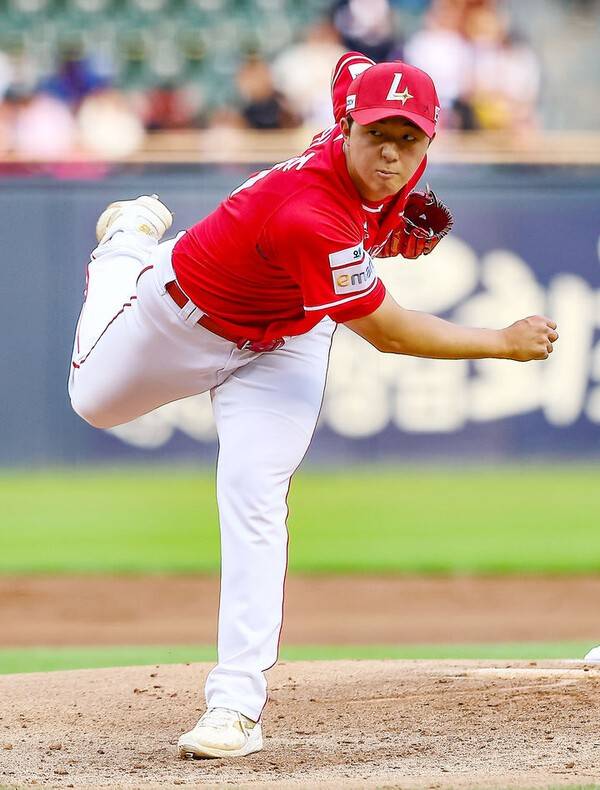 7일 잠실야구장에서 열린 SSG와 두산의 경기, 데뷔 시즌 QS를 기록한 SSG 김민준 /사진=SSG 랜더스
