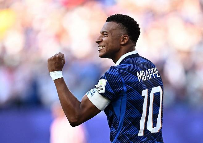 Soccer Football - FIFA World Cup 2026 - Round of 16 - Paraguay v France - Philadelphia Stadium, Philadelphia, Pennsylvania, U.S. - July 4, 2026 France's Kylian Mbappe celebrates scoring their first goal REUTERS/Dylan Martinez     TPX IMAGES OF THE DAY  <저작권자(c) 연합뉴스, 무단 전재-재배포, AI 학습 및 활용 금지>