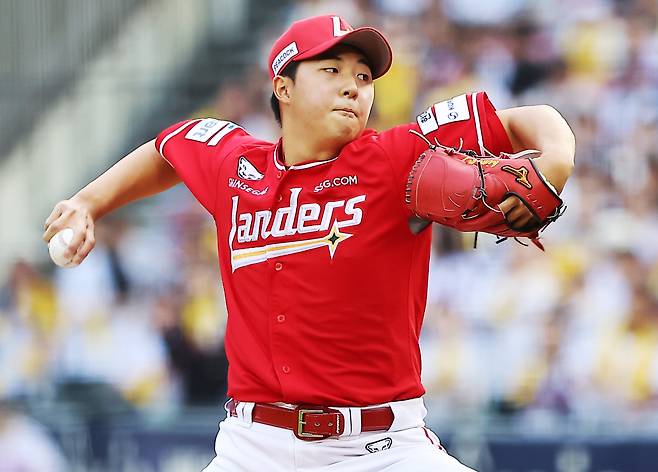 7일 잠실 두산전에서 승리 투수가 된 오른손 투수 김민준. SSG 제공
