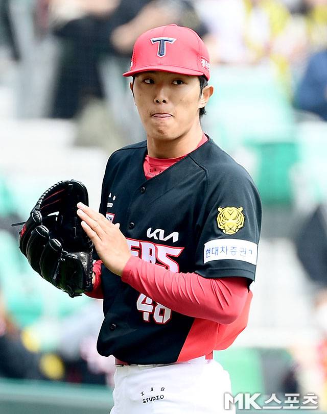 3월 29일 오후 인천 SSG랜더스필드에서 ‘2026 신한 SOL KBO 리그’ KIA 타이거즈와 SSG 랜더스 경기가 열렸다. KIA 선발 이의리가 1회말 실점없이 이닝을 마친 후 마운드를 내려오고 있다. 사진=김영구 기자