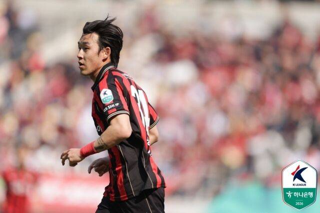 FC서울 송민규가 지난 3월 서울월드컵경기장에서 펼쳐진 서울과 광주FC의 경기를 소화하고 있다./한국프로축구연맹 제공