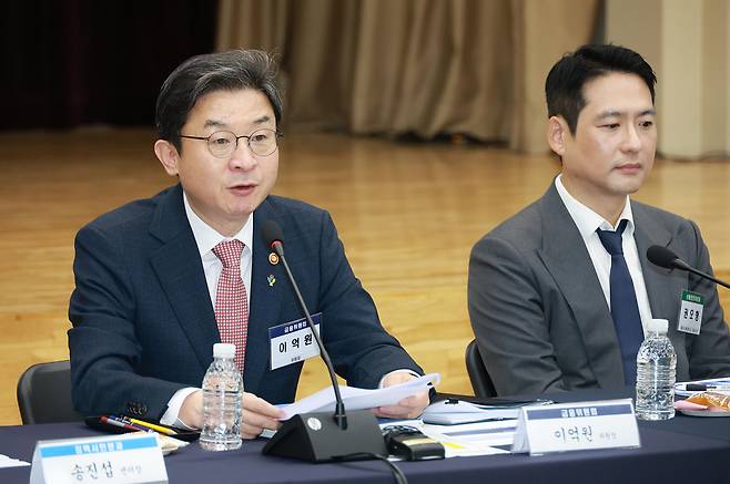 이억원 금융위원장이 지난달 17일 오후 서울 중구 예금보험공사에서 열린 '포용금융 현장 대토론회'에서 모두발언을 하고 있다.(사진제공=금융위원회)