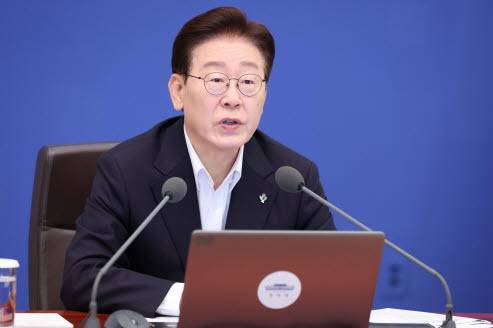 이재명 대통령이 청와대에서 열린 국무회의 겸 비상경제점검회의에서 발언하고 있다. (사진=연합뉴스)
