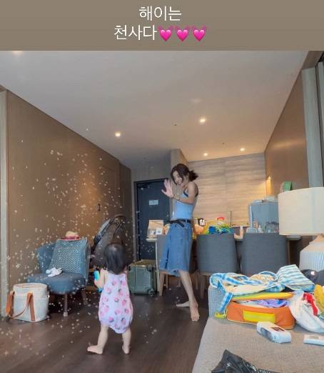 Actress Son Dam-bi has acknowledged her carelessness and apologized again regarding the controversy sparked by a video of her playing with soap bubbles with her child inside a hotel room. The public pointed out that, regardless of whether she simply wiped the floor, she failed to consider the safety and hygiene of others in a public space such as a hotel.The controversy began on the 5th when Son Dam-bi posted a video on social media showing her using a bubble toy inside her hotel room. Some netizens reacted critically, expressing concerns about the risk of slipping due to the bubble solution and cleaning issues caused by the stickiness.In response, Son Dam-bi explained on the 6th that she had wiped the floor with a towel, but the controversy intensified as critics continued to point out that the choice of location itself was inappropriate, rather than just the cleanup afterward. Ultimately, Son Dam-bi apologized once again via her social media on the 7th and stated that she would act more carefully in the future.