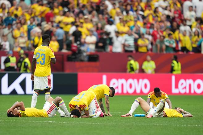 Colombian players lie dejected after losing penalty shootout<저작권자(c) AP연합뉴스, 무단 전재-재배포, AI 학습 및 활용 금지>