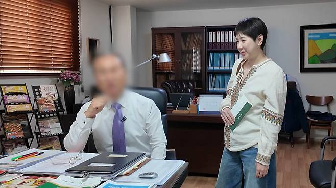 식품 공장을 운영하는 서인영 아버지와 서인영. 유튜브