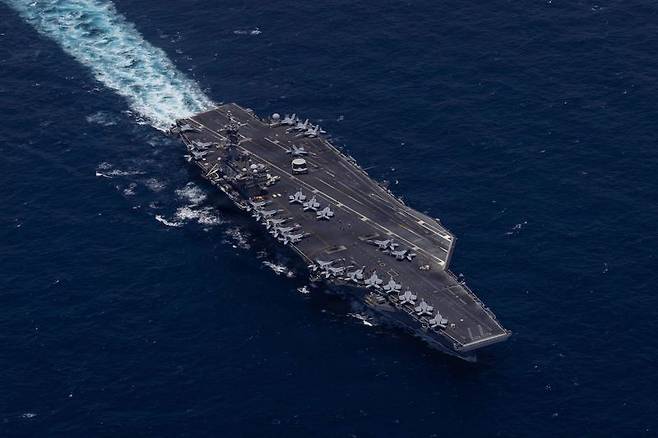 이란 공격에 참여한 미국 해군의 조지 H.W. 부시 항공모함(CVN-77)이 지난 5월 3일 아라비아해에서 기동하고 있다.AFP연합뉴스