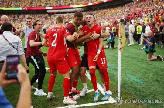 72년 만의 8강행 이룬 콜롬비아 축구 대표팀 / 사진=연합뉴스