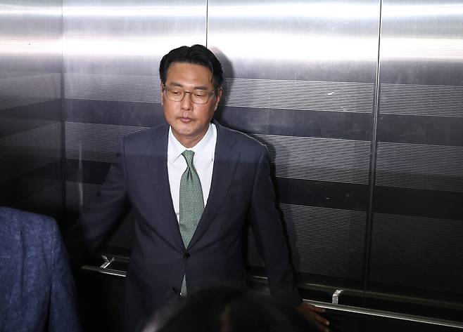 윤석열 정부 외교라인 핵심 인사로 꼽힌 김태효&nbsp;전 국가안보실 1차장이 2025년 7월11일 피의자 신분으로 조사를 받기 위해 서울 서초구 순직해병 특검팀 사무실로 향하고 있다. ⓒ연합뉴스