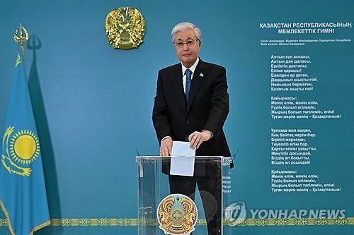 지난 3월 개헌 국민투표한 토카예프 카자흐스탄 대통령 [AP=연합뉴스 자료사진. 재판매 및 DB 금지]