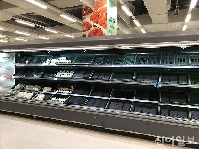 텅 빈 매대. [사진=김유진 기자]