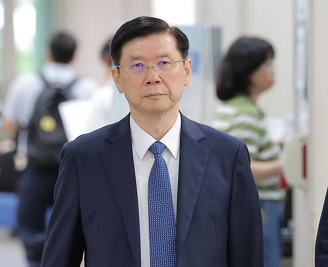 윤석열 전 대통령에 대한 공수처 체포영장 집행을 방해한 혐의로 기소된 박종준 전 경호처장이 7월 9일 서울 서초구 서울중앙지방법원에서 열린 특수공무집행 방해 혐의 등 1심 선고 공판에 출석하고 있다. 연합뉴스&nbsp;