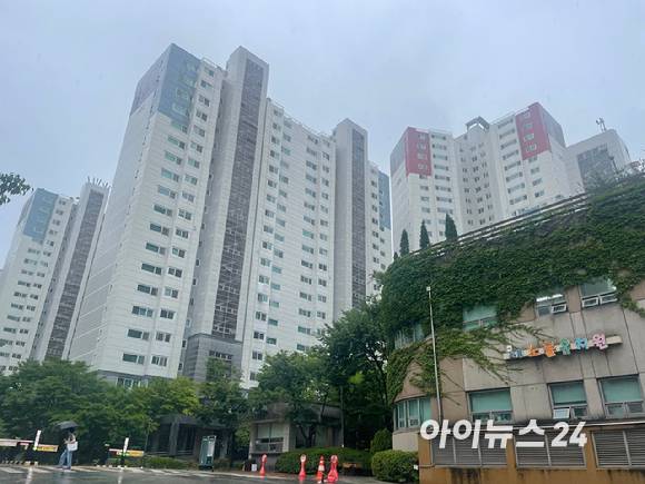 9일 경기 과천시 원문동 래미안슈르 전경. [사진=정승필 기자.]
