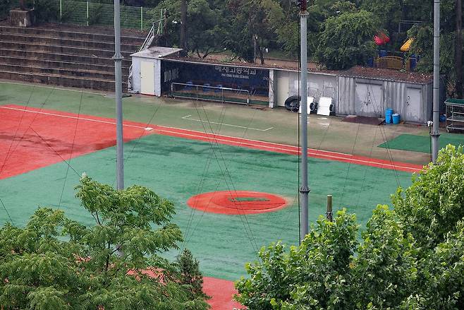 8일 서울 강동구 배재고등학교 야구장 더그아웃 모습. 연합뉴스