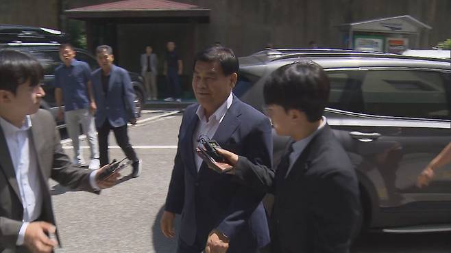 심규언 당시 동해시장이 1심 선고를 앞두고 취재진의 질문을 받고 있다.(2026.6.30) /촬영기자 김중용