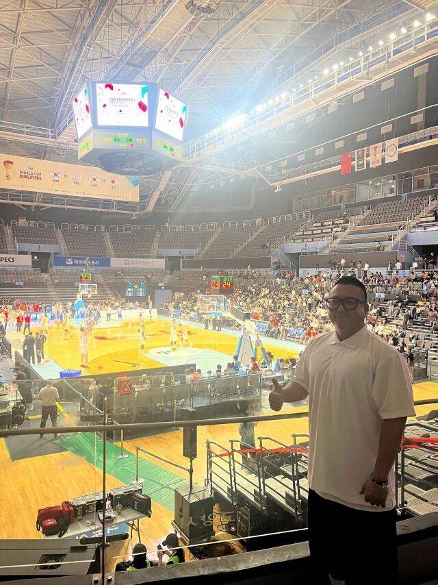 이형주 단장이 한국과 대만의 FIBA 월드컵 농구 경기를 참관하고 있다. /이형주 단장 제공