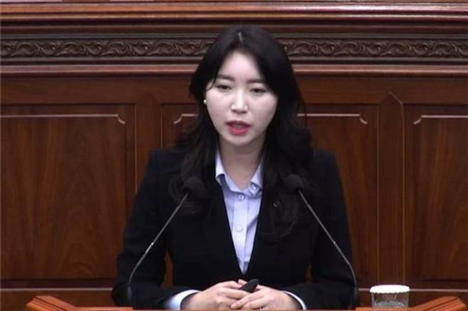 발언하는 이원주 창원시의원 [창원시의회 홈페이지 캡처. 재판매 및 DB 금지]