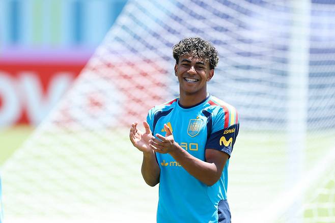 DALLAS, TEXAS - JULY 07: Lamine Yamal #19 of Spain reacts during the training at Cotton Bowl on July 07, 2026 in Dallas, Texas.   Florencia Tan Jun/Getty Images/AFP (Photo by Florencia Tan Jun / GETTY IMAGES NORTH AMERICA / Getty Images via AFP)<저작권자(c) 연합뉴스, 무단 전재-재배포, AI 학습 및 활용 금지>