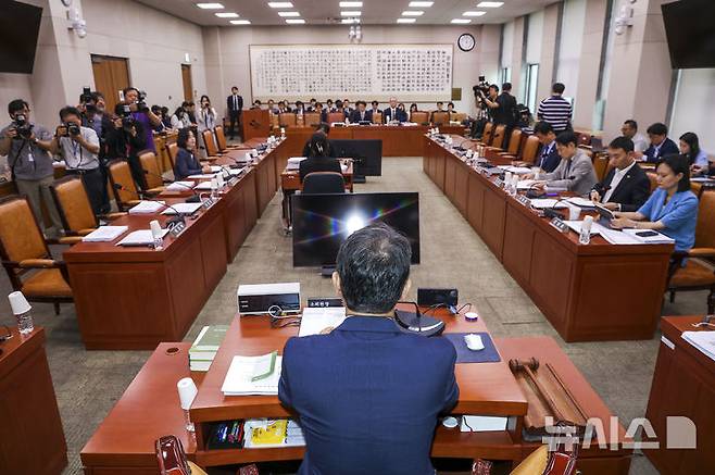 [서울=뉴시스] 정병혁 기자 = 10일 서울 여의도 국회에서 법제사법위원회 법안심사제1소위원회 회의가 열린 가운데 국민의힘 의원들 자리가 비어있다. 2026.07.10. jhope@newsis.com
