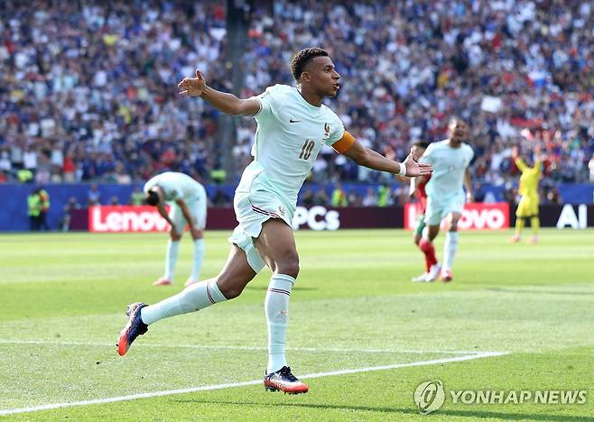골 세리머니 하는 프랑스의 음바페. [AFP=연합뉴스]