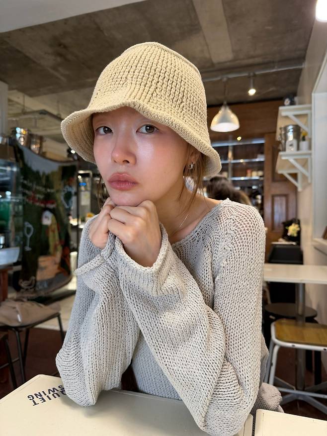 Actress Bang Min-ah shared an update on her social media, showcasing her consistently clear and flawless skin even with minimal makeup. She exuded her signature fresh and adorable vibe through candid photos of her enjoying dessert.In the photos, Bang Min-ah showcased her natural charm while wearing a knit beanie. In particular, she caught everyones attention by flaunting her smooth, pore-free skin—even in close-up shots. She also added to her approachable charm by enjoying her dessert with a bit of powdery sugar around her mouth.Meanwhile, Bang Min-ah, who debuted in 2010 as a member of the group Girls Day, made headlines in 2025 when she married actor On Ju-wan.