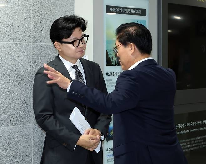 ▲송석준 의원과 얘기 나누는 한동훈 의원[연합뉴스]