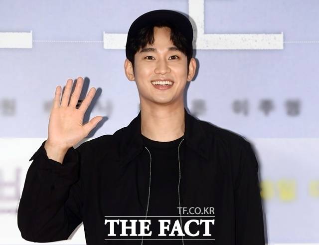 가로세로연구소 김세의 대표가 구속된 이후 배우 김수현을 둘러싼 분위기가 눈에 띄게 달라지고 있다. 지난 8일 열린 두 번째 변론에서 광고주 아이더 측은 기존의 손해배상 청구를 사실상 철회하고, 계약상 남아 있는 모델료 약 4억 원만 반환해 달라며 청구 내용을 대폭 축소했다. /더팩트 DB