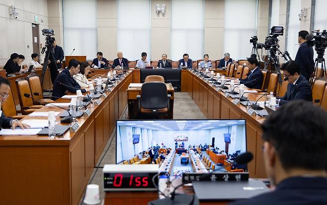 13일 서울 여의도 국회에서 열린 제9회 전국동시 지방선거 투표용지 부족사태 등 국민참정권 침해 진상규명 및 선거관리 개혁을 위한 국정조사특별위원회 제2차 전문가 간담회. 뉴스1