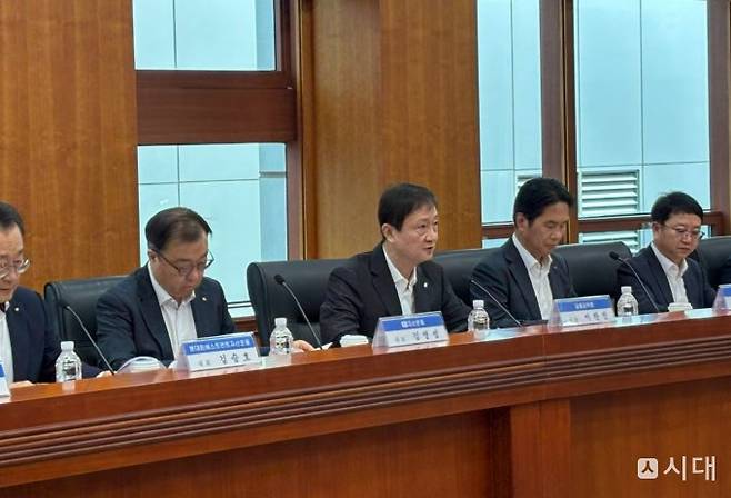 이찬진 금감원장은 이날 간담회에서 운용사들의 의결권 행사, ETF 시장 경쟁 과열, 모험자본 공급 의무 등을 강조했다. /사진=염윤경 기자